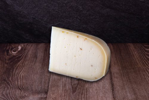 Magos félkemény érlelt sajt 200g görögszénás  (Csíz Sajtműhely)