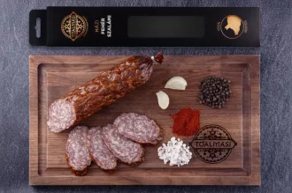   Tóalmási CSEMEGE Paprika nélküli kézműves szalámi díszdobozban (450g)